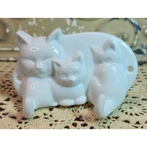 Vintage Avon White Ceramic Cat w/ Kittens Wall Hanger w/ Tails as Key Hooks